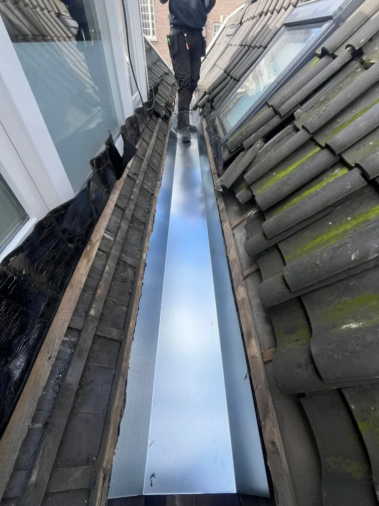 Dakgoot vervangen Rotterdam - 13 meter vernieuwd